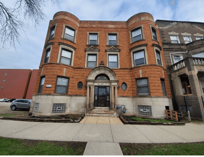 Chicago Apartment: 4319 S Michigan Ave