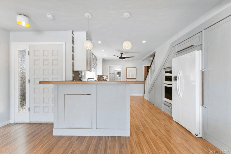 Honolulu House: 437 Opihikao Pl