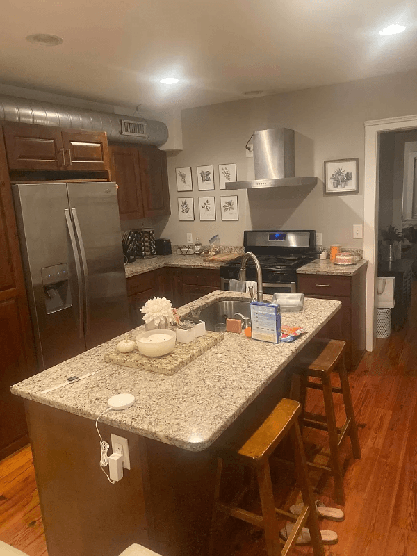 Charleston Apartment: 15 Sires St