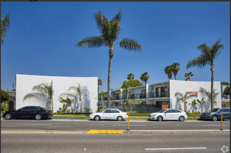 Long Beach Apartment: 1740 Redondo Ave