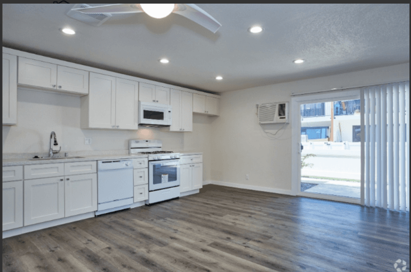 Long Beach Apartment: 1740 Redondo Ave