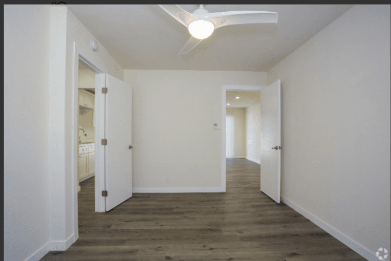 Long Beach Apartment: 1740 Redondo Ave