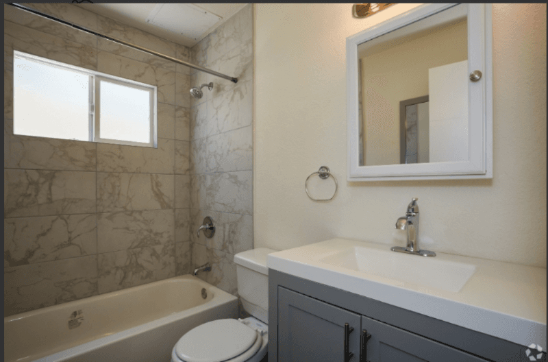 Long Beach Apartment: 1740 Redondo Ave