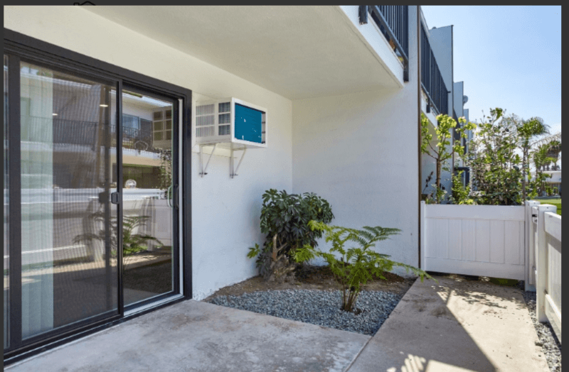 Long Beach Apartment: 1740 Redondo Ave