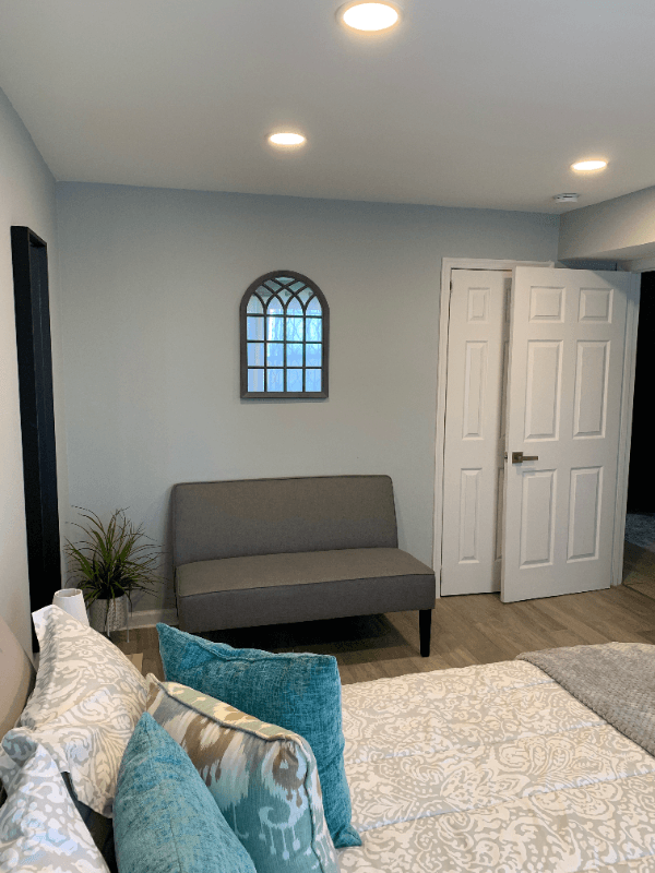 Washington Apartment: 1149 summit st ne