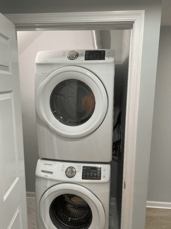 Washington Apartment: 1149 summit st ne