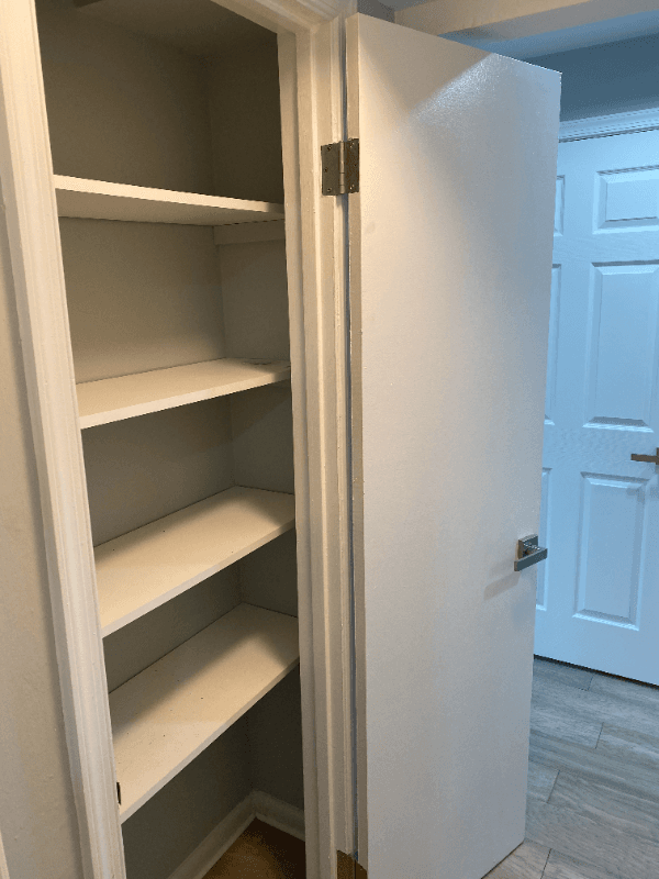 Washington Apartment: 1149 summit st ne