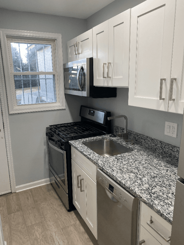 Washington Apartment: 1149 summit st ne