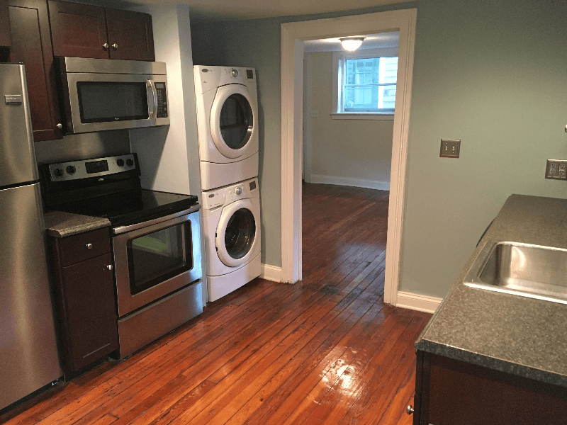Staunton Apartment: 936 West Beverley