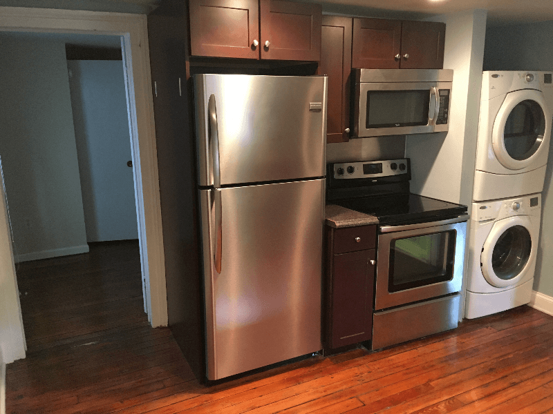 Staunton Apartment: 936 West Beverley