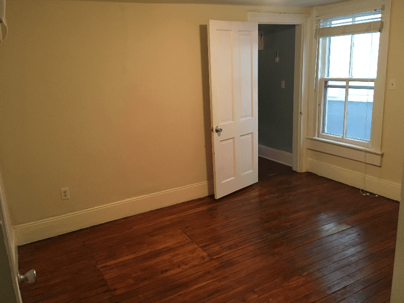 Staunton Apartment: 936 West Beverley