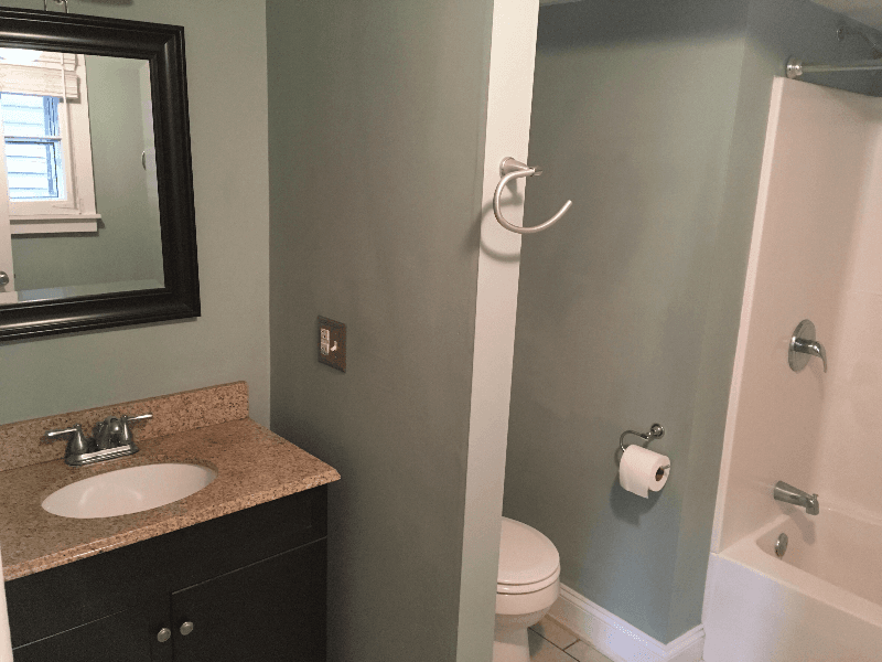 Staunton Apartment: 936 West Beverley