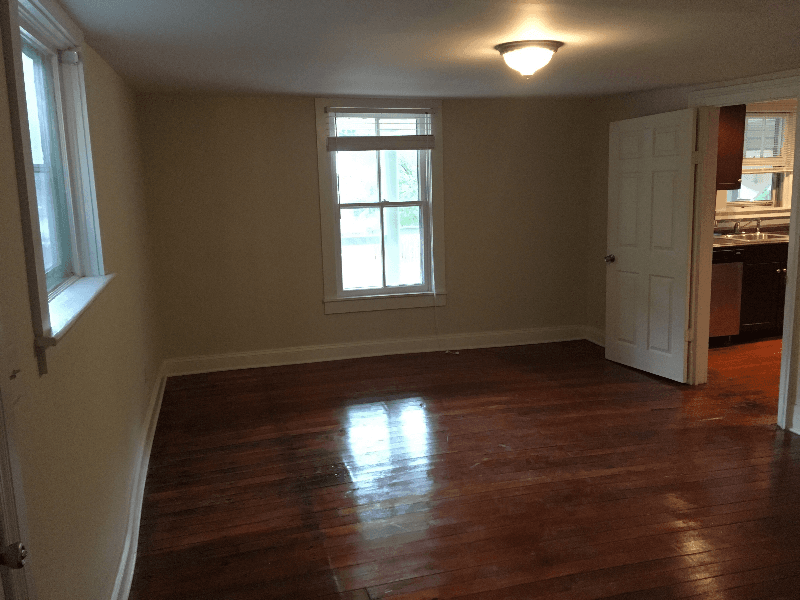 Staunton Apartment: 936 West Beverley