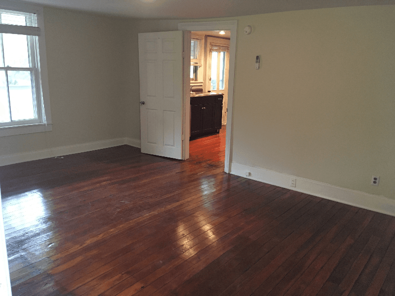 Staunton Apartment: 936 West Beverley