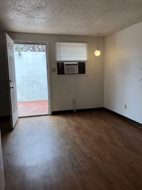 Portales Apartment: 818 S Avenue A, Portales NM