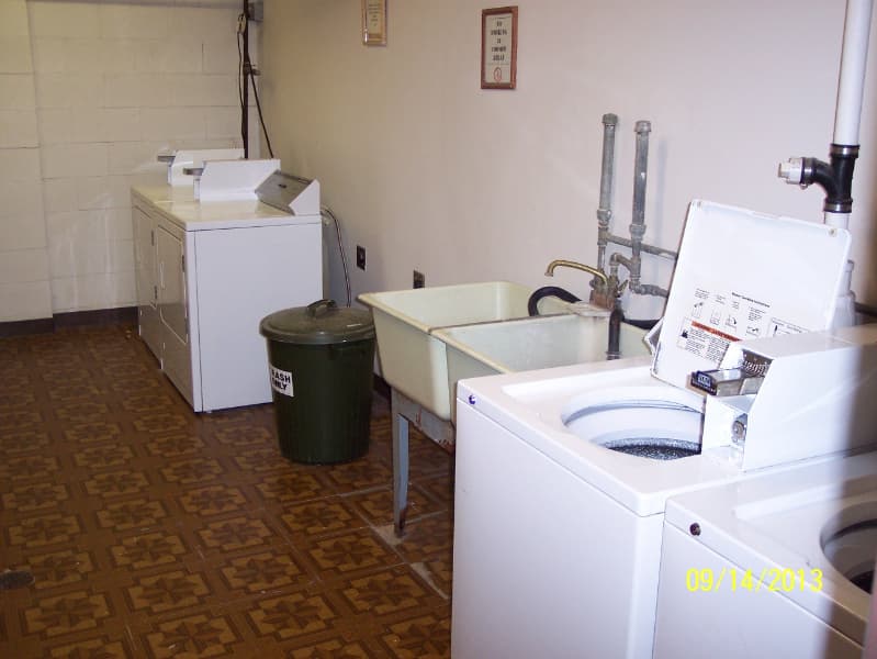 MILWAUKEE Apartment: 10628 West Bobolink Ave