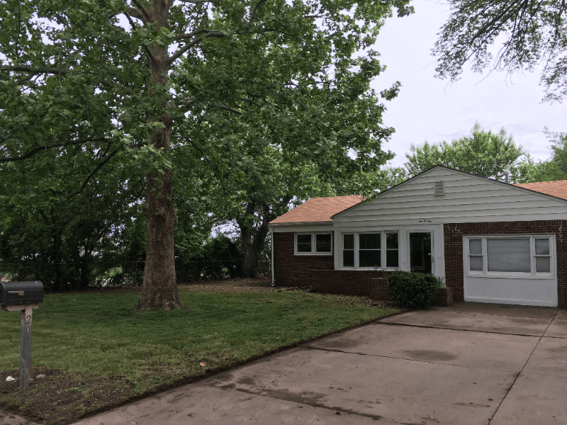 Haysville House: 201 W Hunter Ave