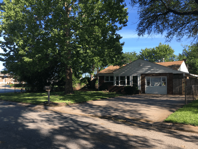 Haysville House: 201 W Hunter Ave