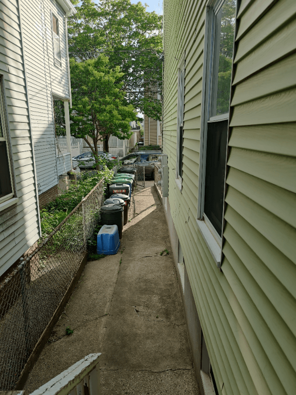 Somerville Apartment: 21 Rossmore St