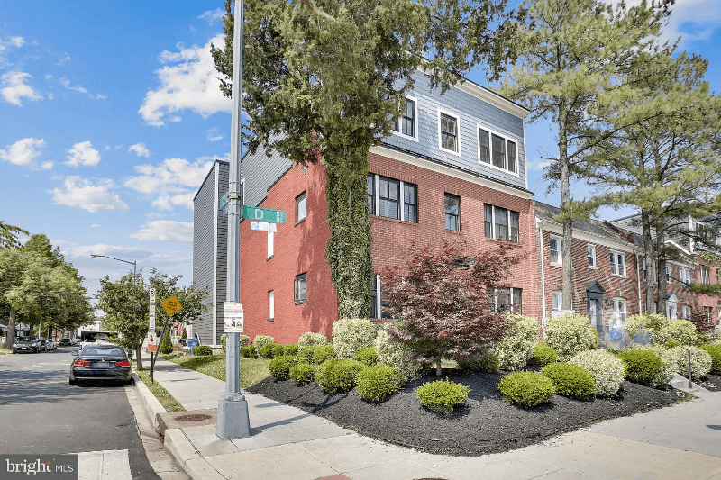 Washington Condo: 2000 D St NE