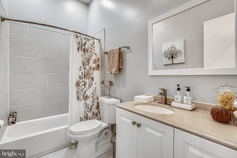 Washington Condo: 2000 D St NE