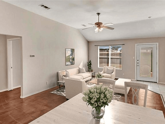 JARRELL House: 140 AMBER LN