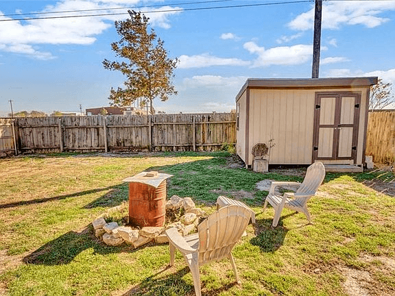 JARRELL House: 140 AMBER LN