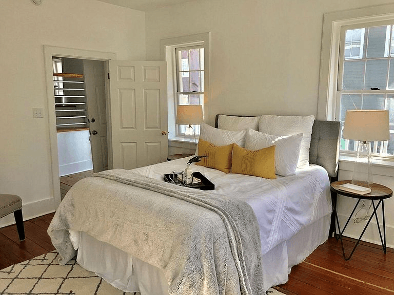 Charleston House: 68 South St