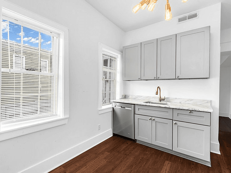 Charleston House: 68 South St