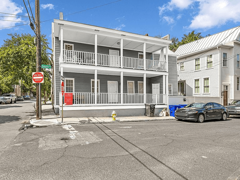 Charleston House: 68 South St
