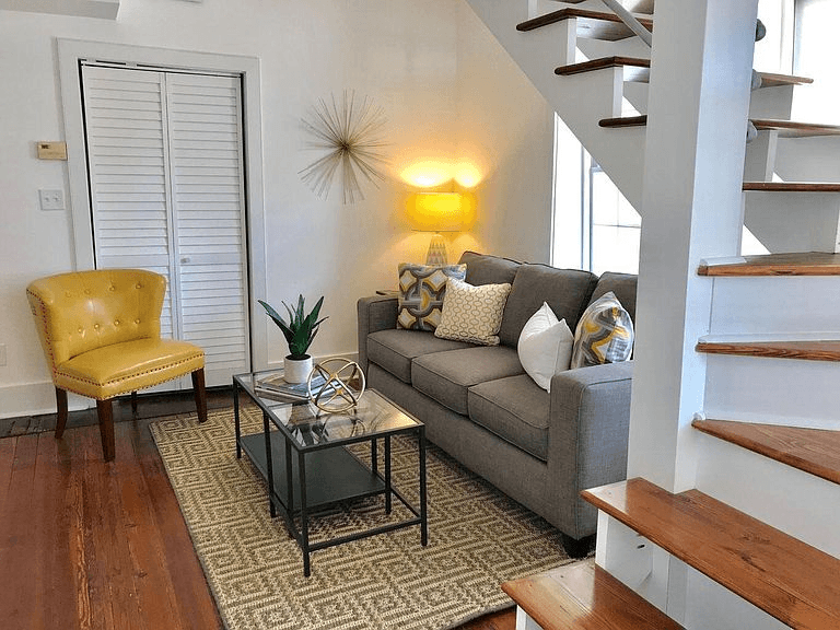 Charleston House: 68 South St