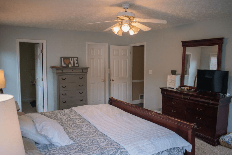 Acworth House: 1028 Queensbury Run