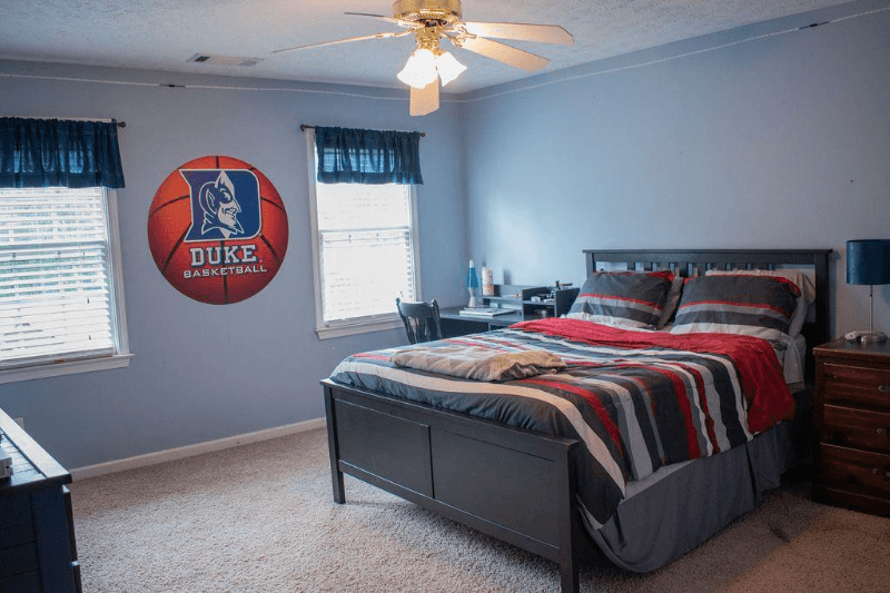 Acworth House: 1028 Queensbury Run