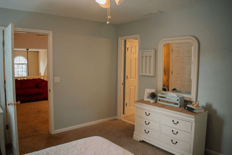 Acworth House: 1028 Queensbury Run
