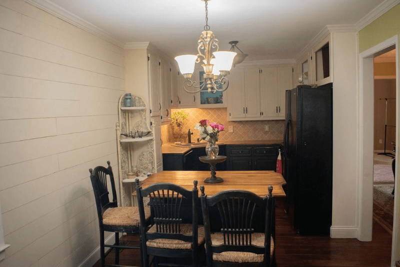 Acworth House: 1028 Queensbury Run