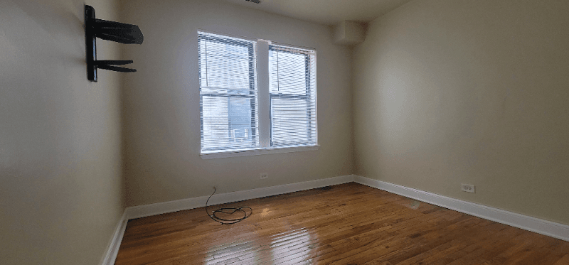 Chicago Apartment: 4850 W Adams St