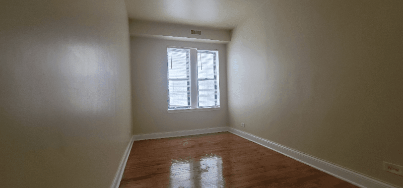 Chicago Apartment: 4850 W Adams St