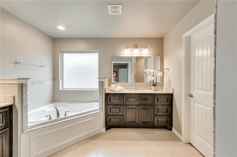 Edmond House: 8309 NW 160th Ct