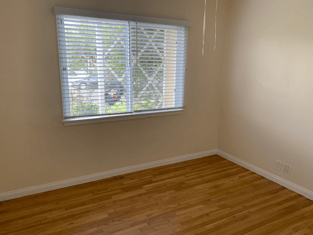 Los Angeles House: 8624 Lilienthal Ave
