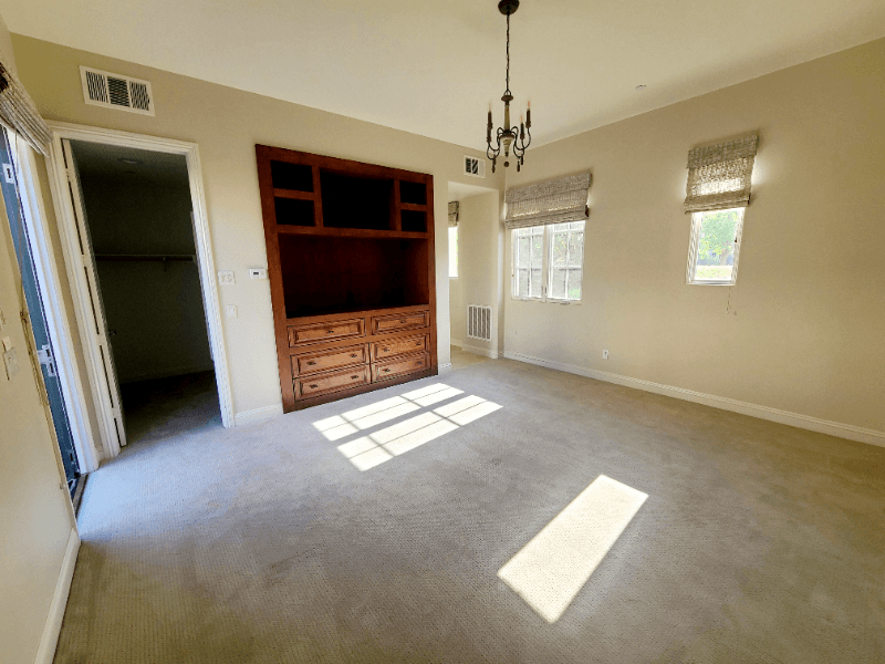 San Diego House: 8256 The Landing Way