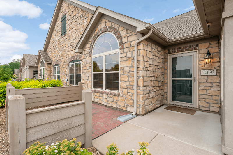 Rogers Townhome: 24092 Rivers Edge Rd