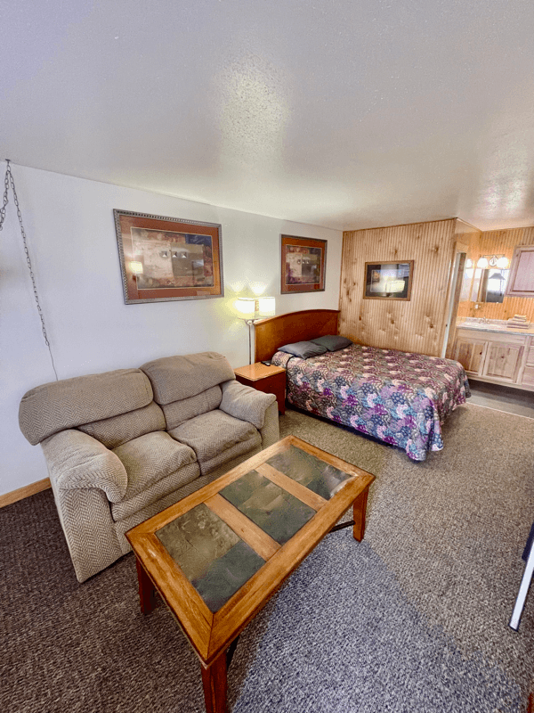 Rapid City Apartment: 102 N Maple Ave