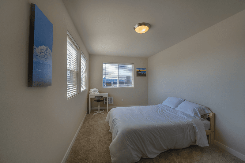 Seattle Apartment: 2403 Boylston Ave