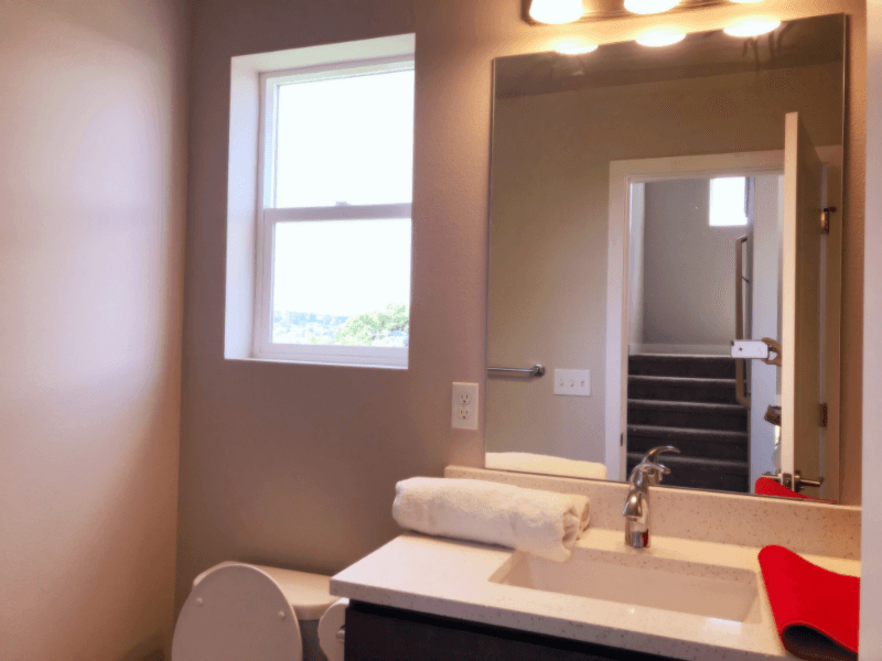 Seattle Apartment: 2403 Boylston Ave