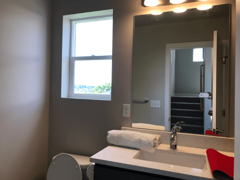 Seattle Apartment: 2403 Boylston Ave