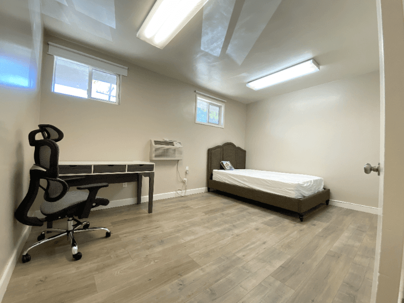 Santa Monica Apartment: 3202 Santa Monica Blvd