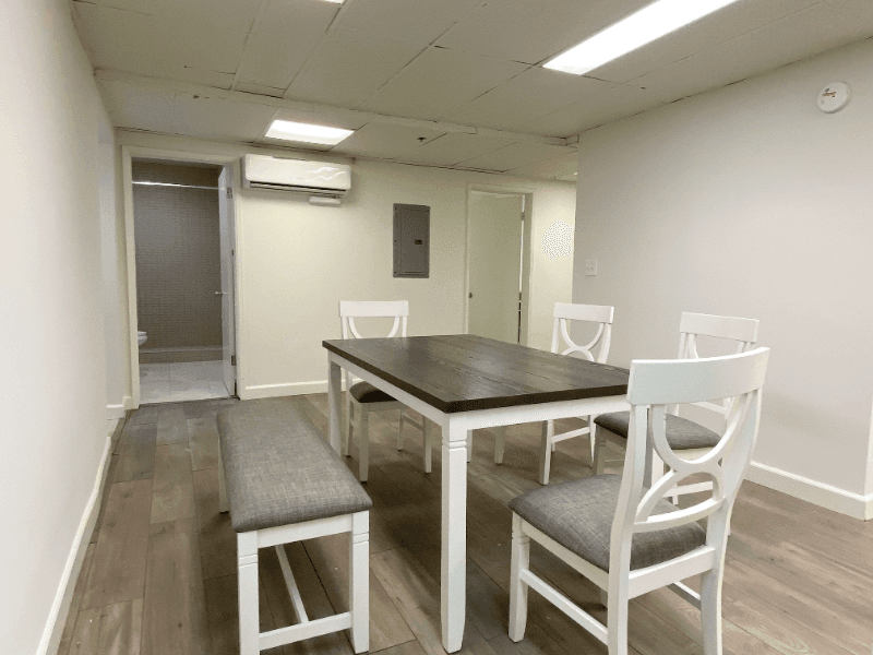 Santa Monica Apartment: 3202 Santa Monica Blvd