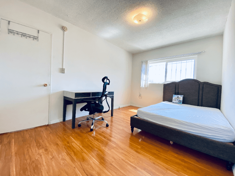 Los Angeles Apartment: 11510 Ohio Ave
