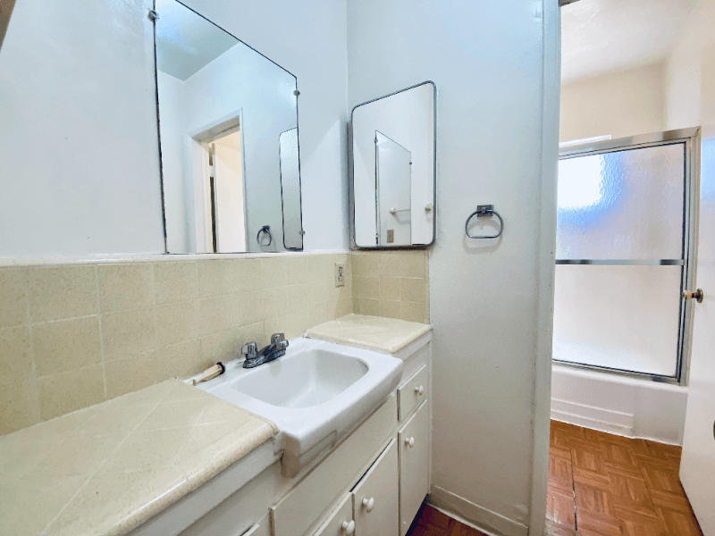 Los Angeles Apartment: 11510 Ohio Ave