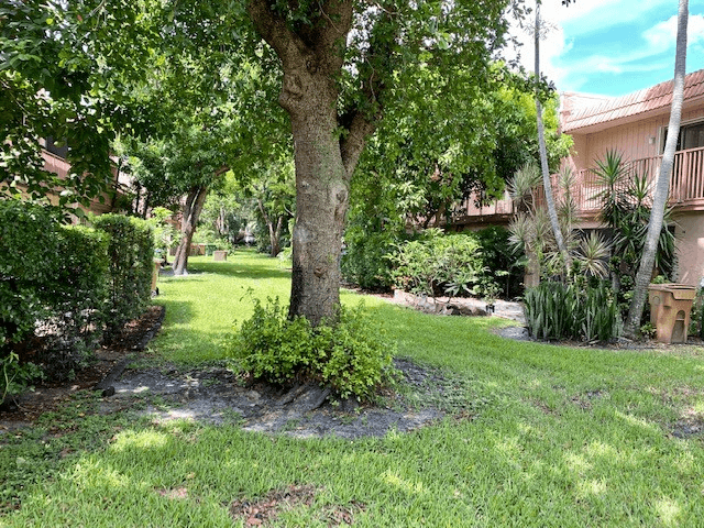 Davie Townhome: 3 Laredo Pl